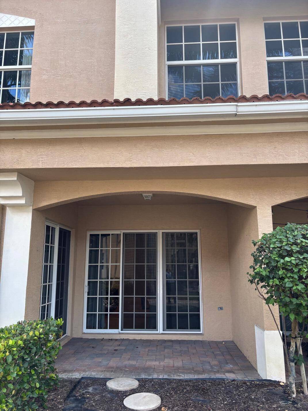 GREAT LOCATIONSEASONAL RENTAL MINIMUM 3 MONTH RENTAL.