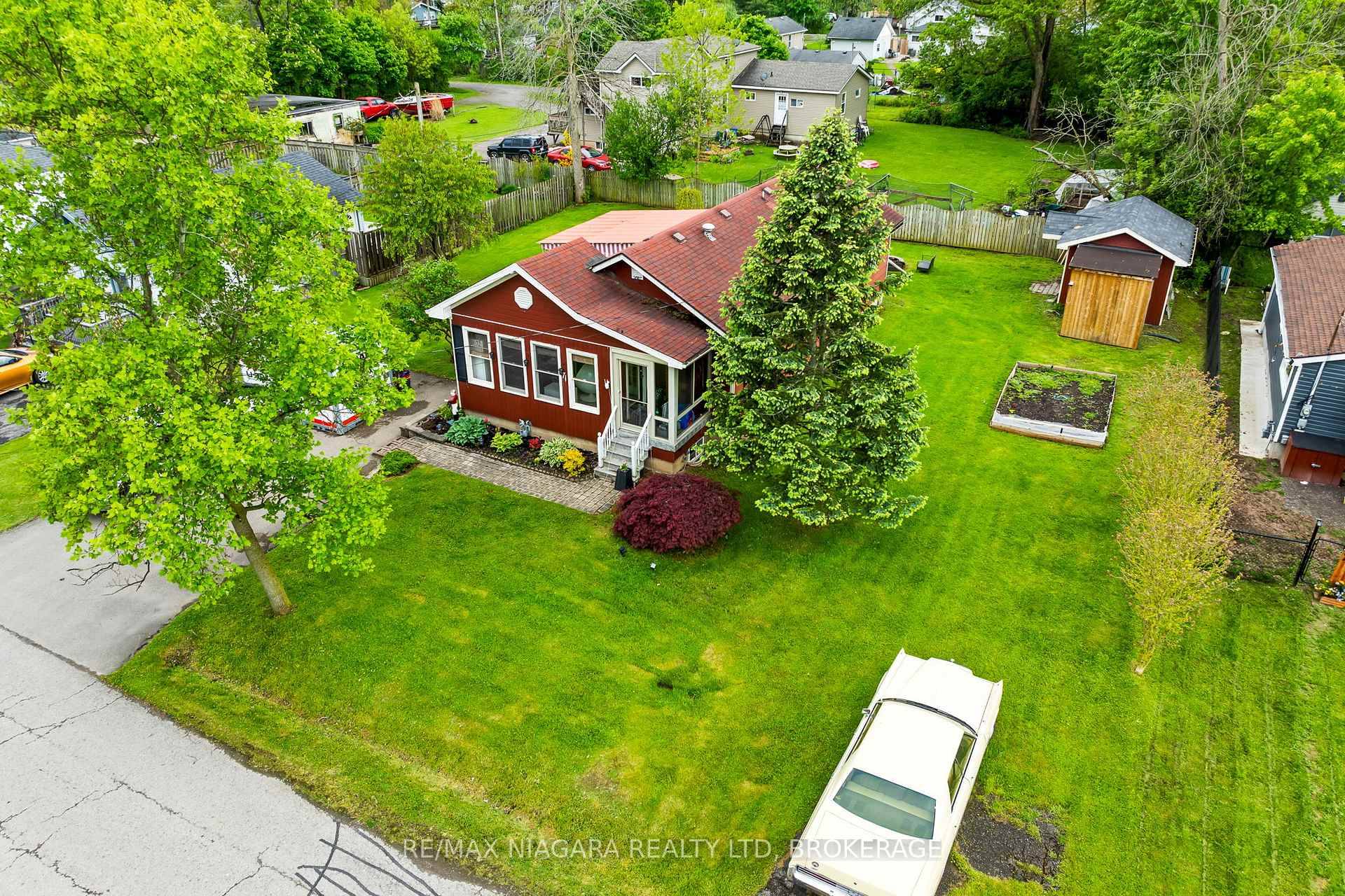Welcome to 71 Joseph Street, located in a prime Fort Erie location close to amenities, schools, and parks.