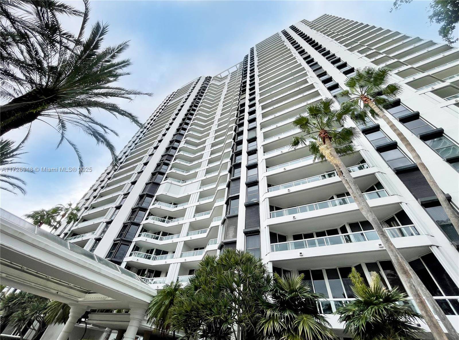 Welcome to this spacious and modern 3 bedroom, 2 bathroom apartment located in the heart of Aventura.