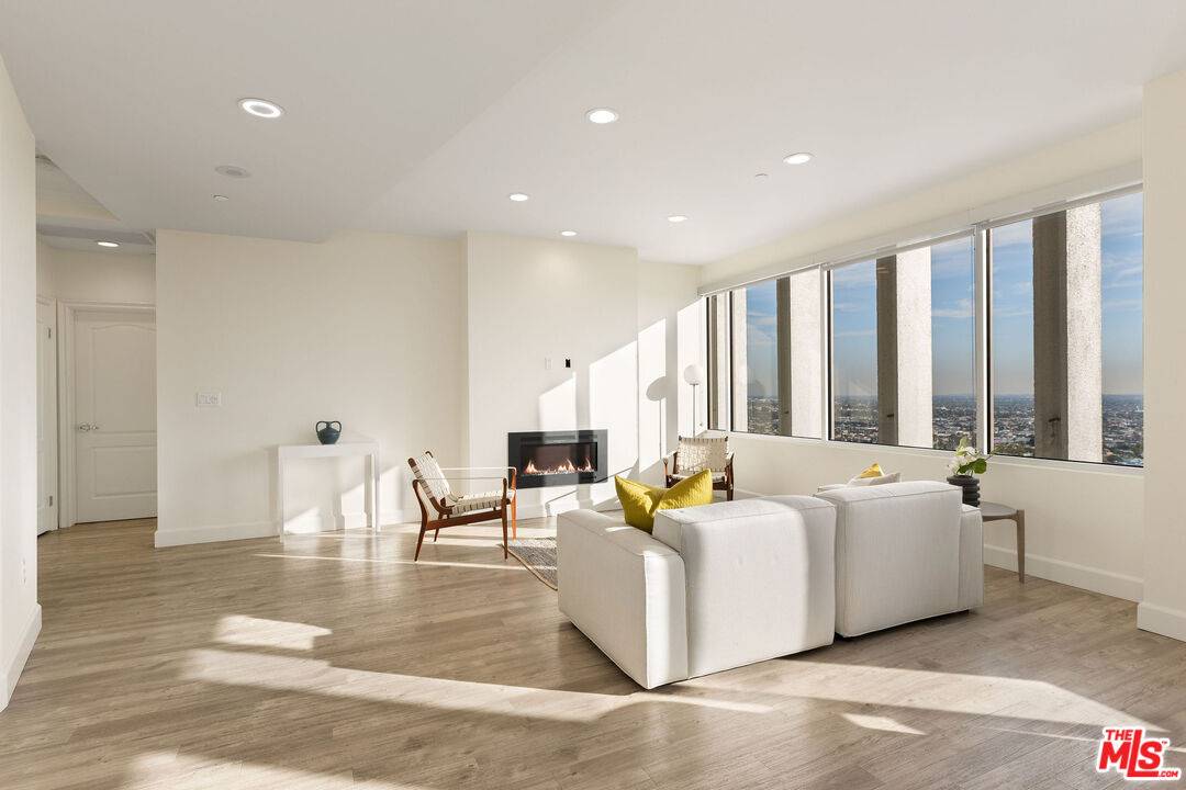 5670 Wilshire BLVD 2BR Hancock Park La