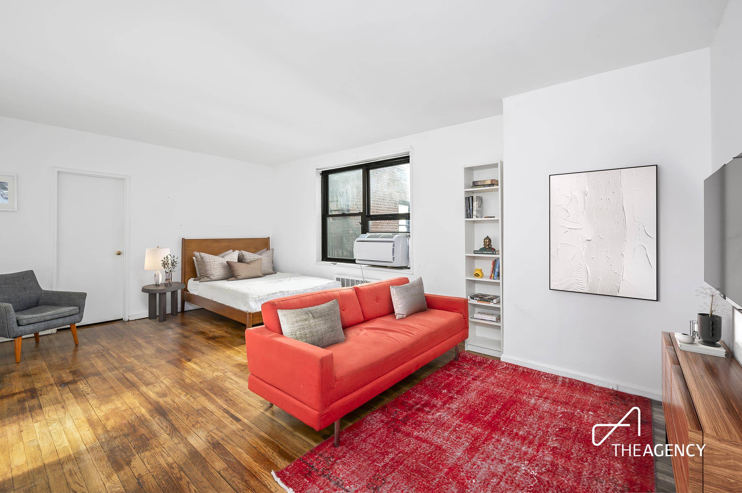 SPACIOUS ALCOVE STUDIO IN PREMIER GREENWICH VILLAGE LOCATION !