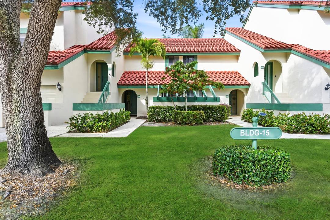 Welcome to a fully furnished and turn key seasonal rental in the highly desirable Lexington Green community of PGA National.