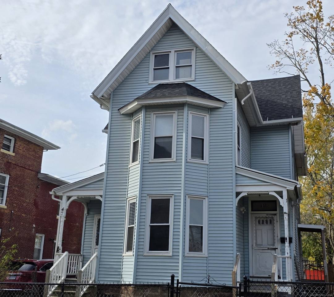 Beautifully Renovated Historic 3 Unit in Hartford, CT !