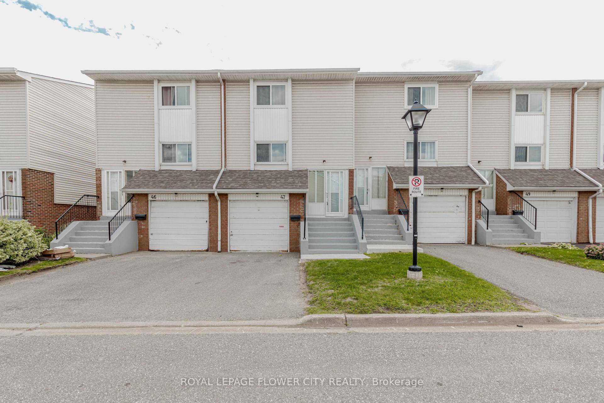 Upgraded Condo townhouse, in high demand area in Brampton, Quartz Countertops, Backsplash, Pot Lights, W O Basement and Friendly location.
