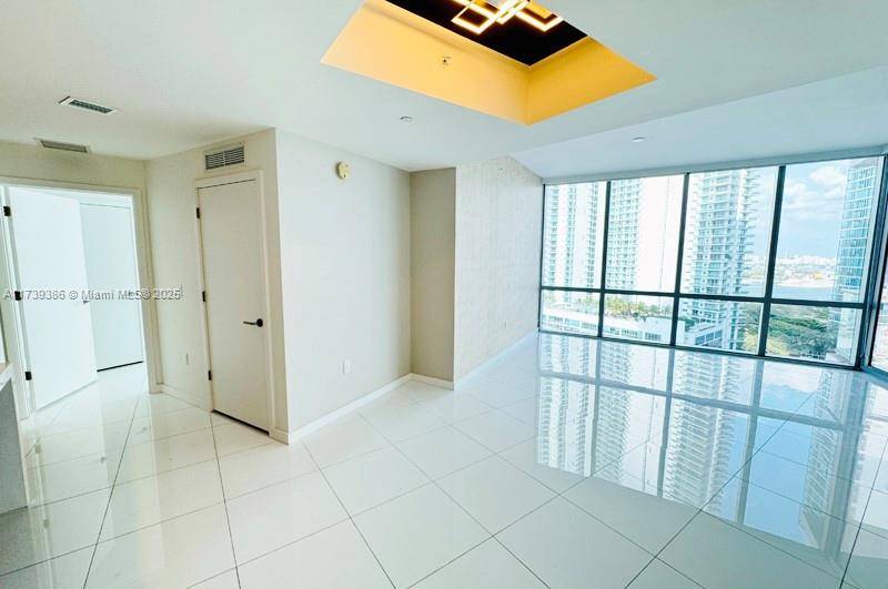 This stunning 2 bedroom, 3 bath luxury unit at Paramount Miami World Center offers an exceptional living experience.
