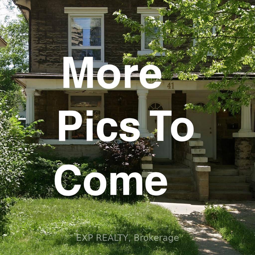 Live in the Heart of Vibrant Yonge amp ; Eglinton !