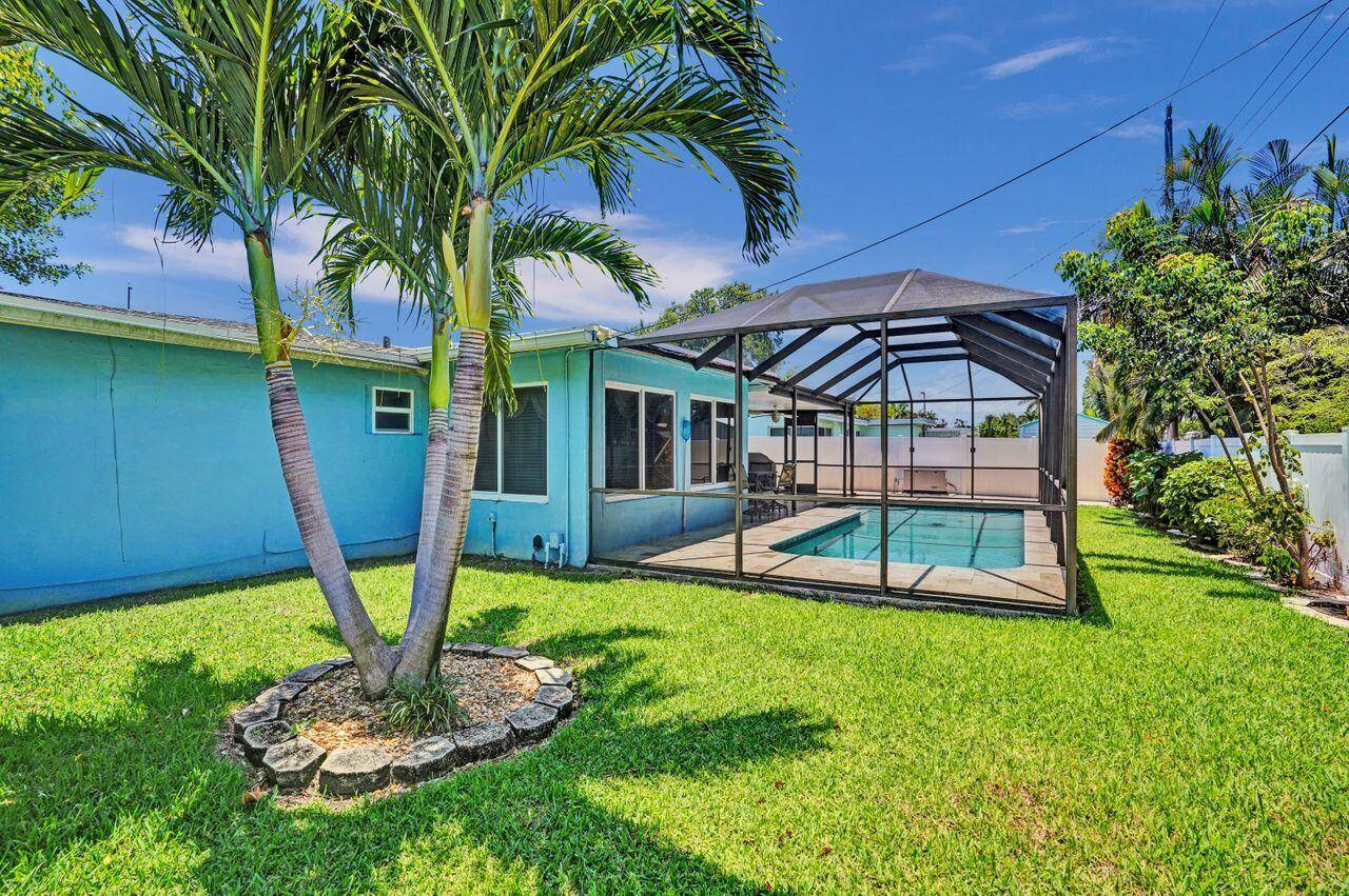 Welcome home to 913 SE 16th Place, a stunning 3 bedroom, 2 bathroom single family home nestled in the sought after neighborhood The Cove of Deerfield Beach, FL.