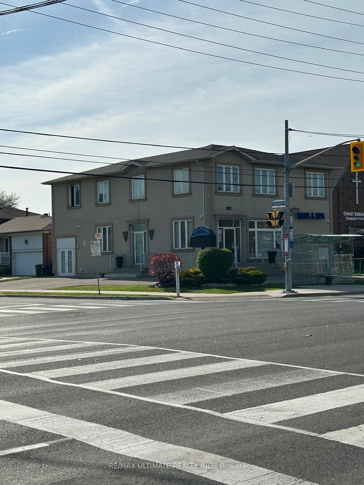 Welcome to this clean, cozy 1 bedroom basement apartment in a prime North York location !
