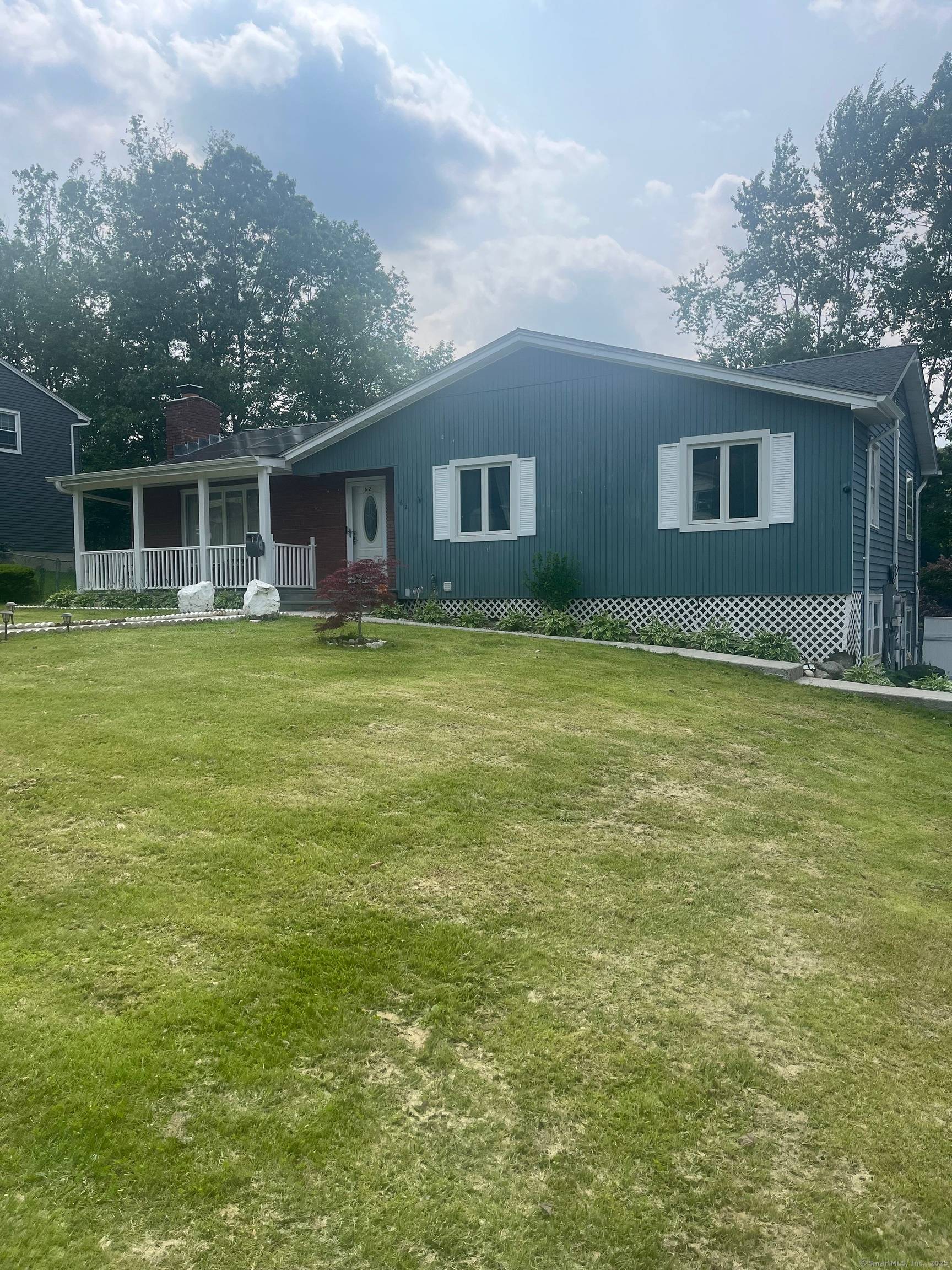 Spacious Beautiful Ranch with IN LAW setup located in desirable neighborhood in the Bunker Hill Area !