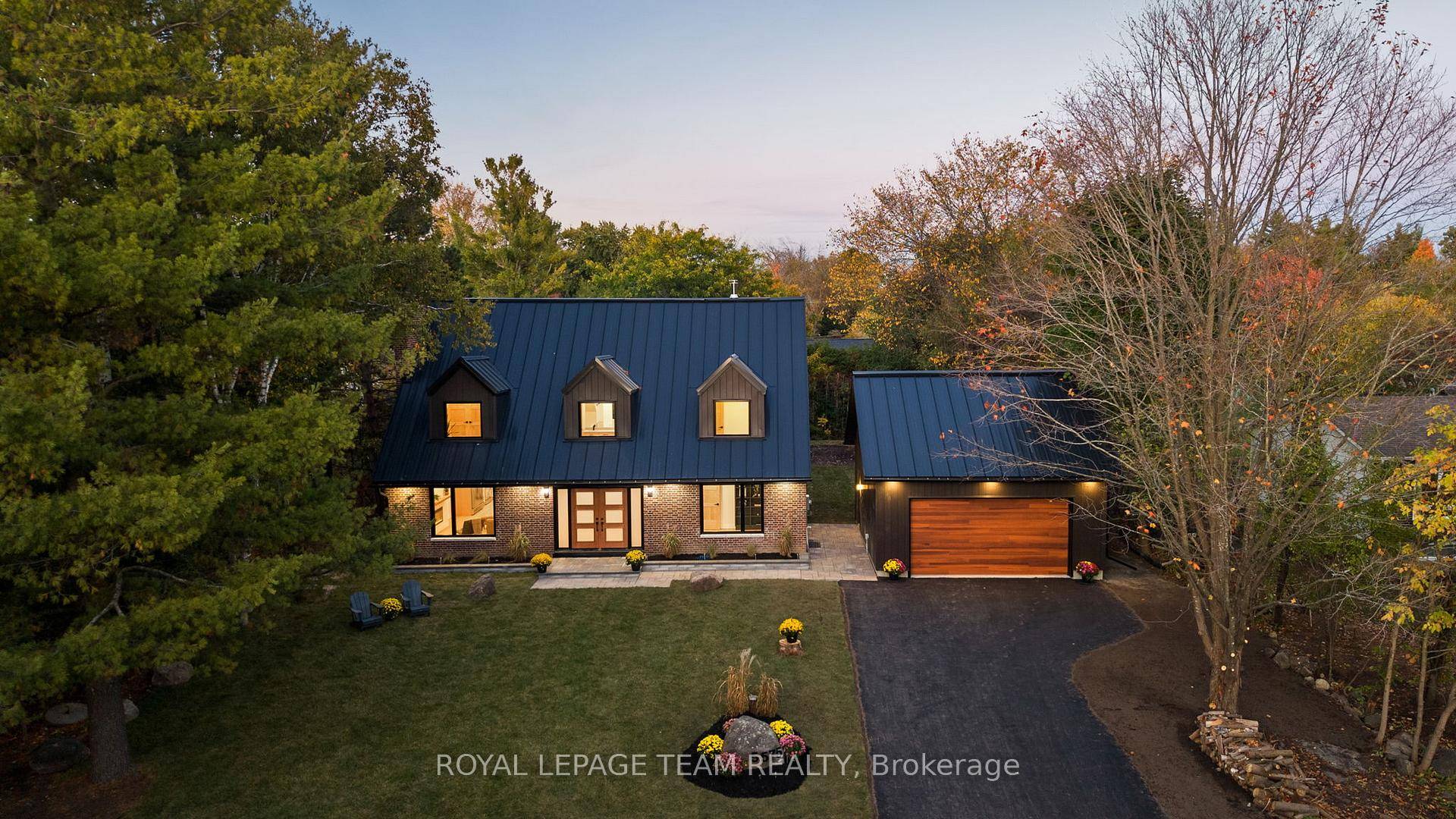 Nestled on the South Island, just a short stroll from the vibrant heart of Manotick Village, this stunning 5 bedroom property offers a rare chance to experience modern village living ...