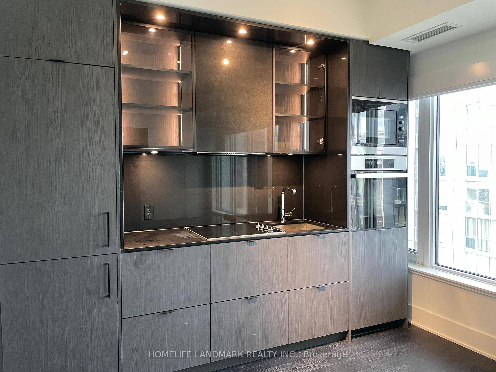 Experience modern luxury at 11YVperfect for a young professional or student !