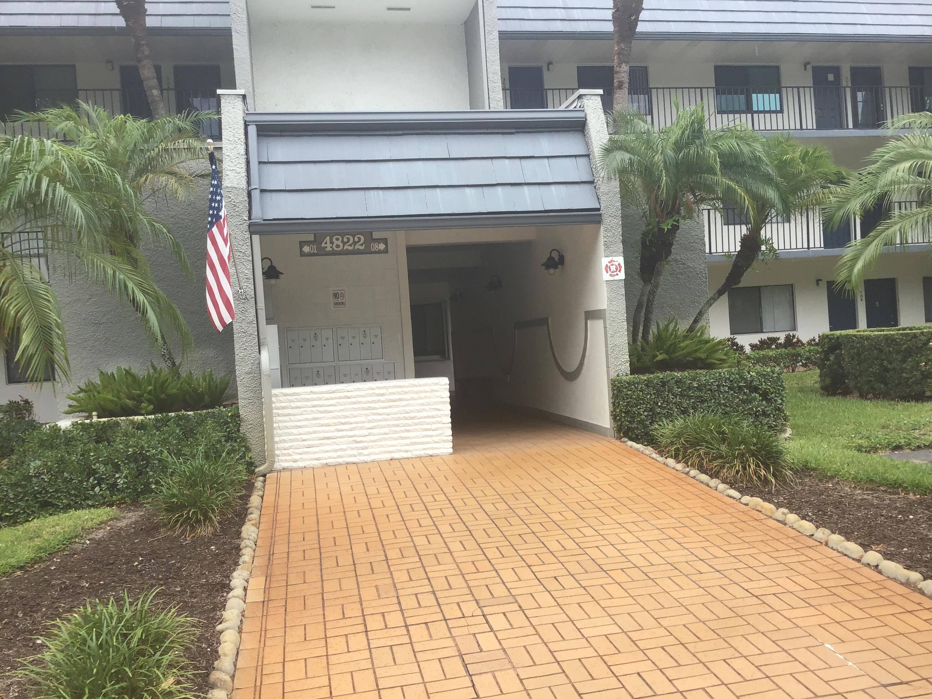 Beautiful renovated 2 bedroom, 2 full bath condo, Open kitchen with stainlesss steel appliances and granite countertops.