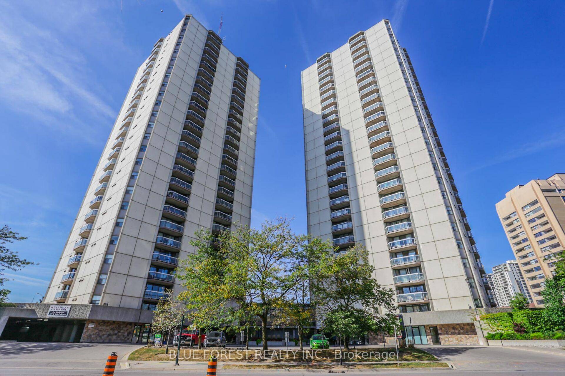 Welcome to this impressive 2 bedroom, 2 bathroom condo in the heart of downtown London, offering a seamless blend of modern style, comfort, and convenience.