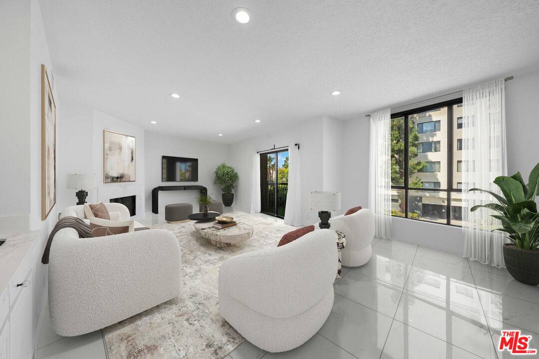 4444   Wilshire Blvd 2BR La