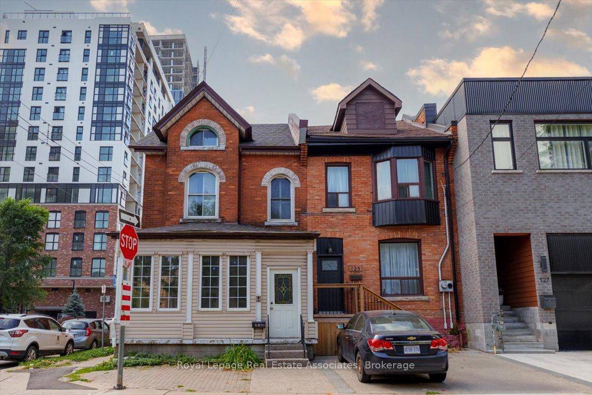 Fantastic opportunity in the heart of downtown Hamilton !