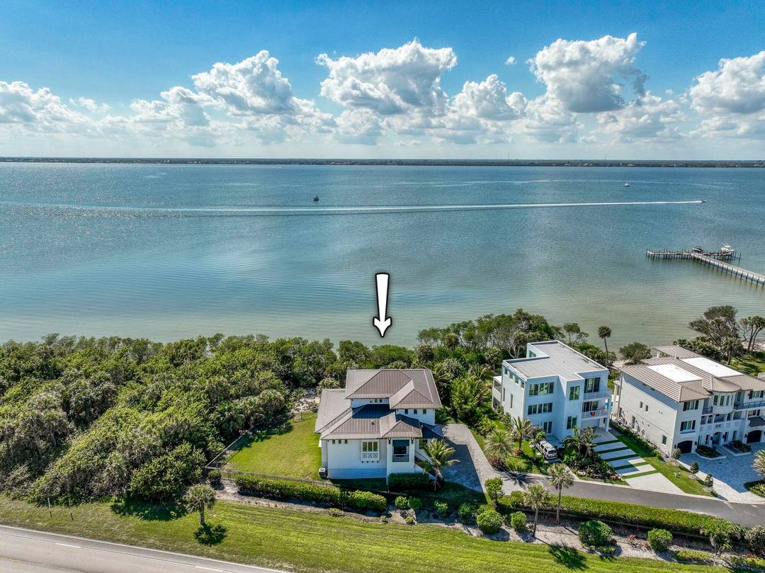 Welcome to Your Private Waterfront Paradise !