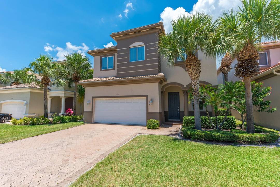 Beautiful large 5 bedroom Loft home in newer, gated Boynton Beach community !