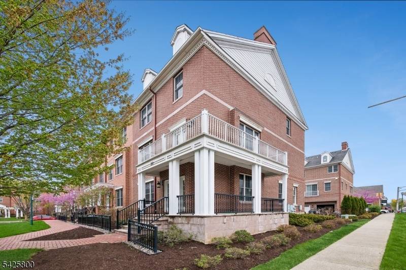 LIVE IN THE HEART OF TOWN, WHERE CONVENIENCE MEETS COMFORT !