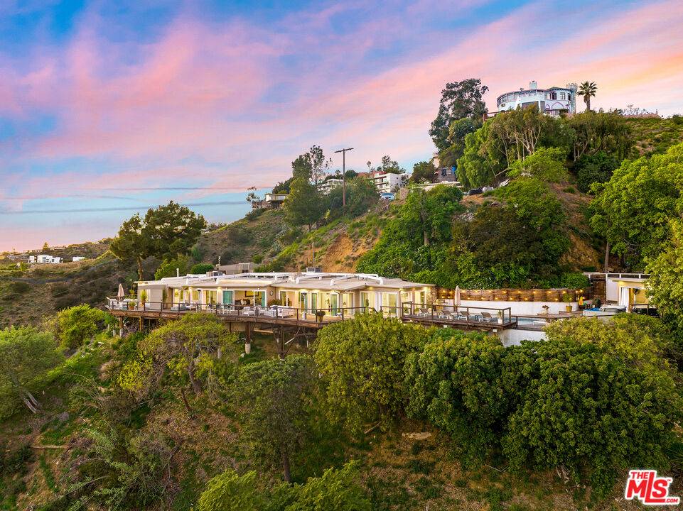 8494   Cole Crest Dr 6BR Hollywood Hills East La