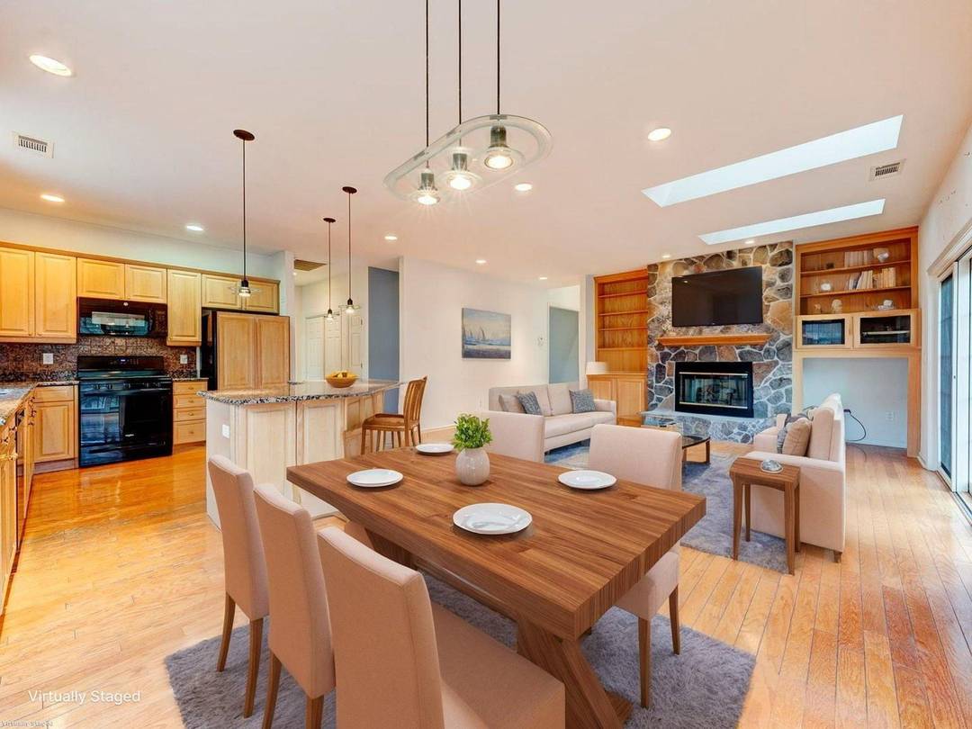 Welcome home to 24 Worthington Dr.