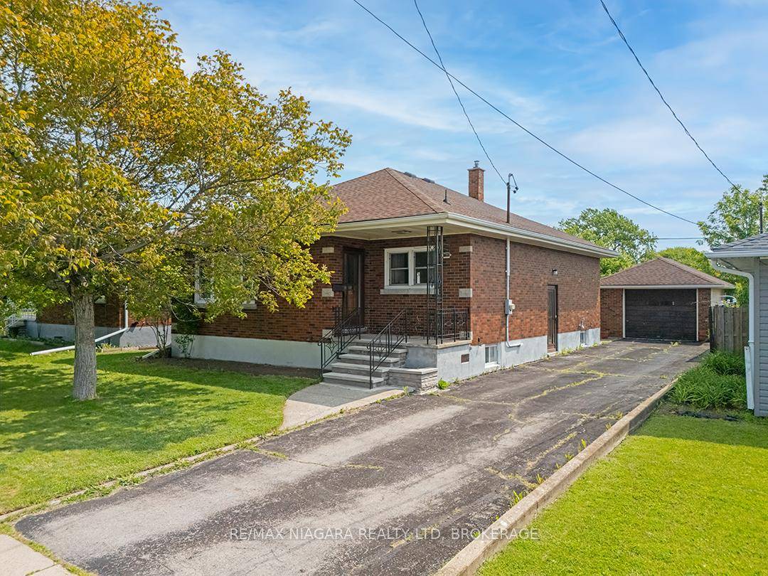 155 Clarke St., Port Colborne is a 1, 294 sq.