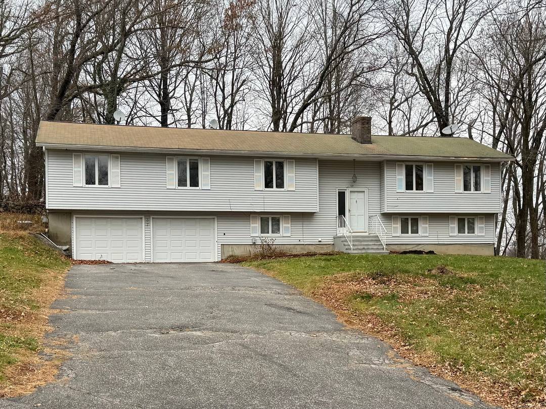 Unparalleled Opportunity in Coveted Tashua, Trumbull !