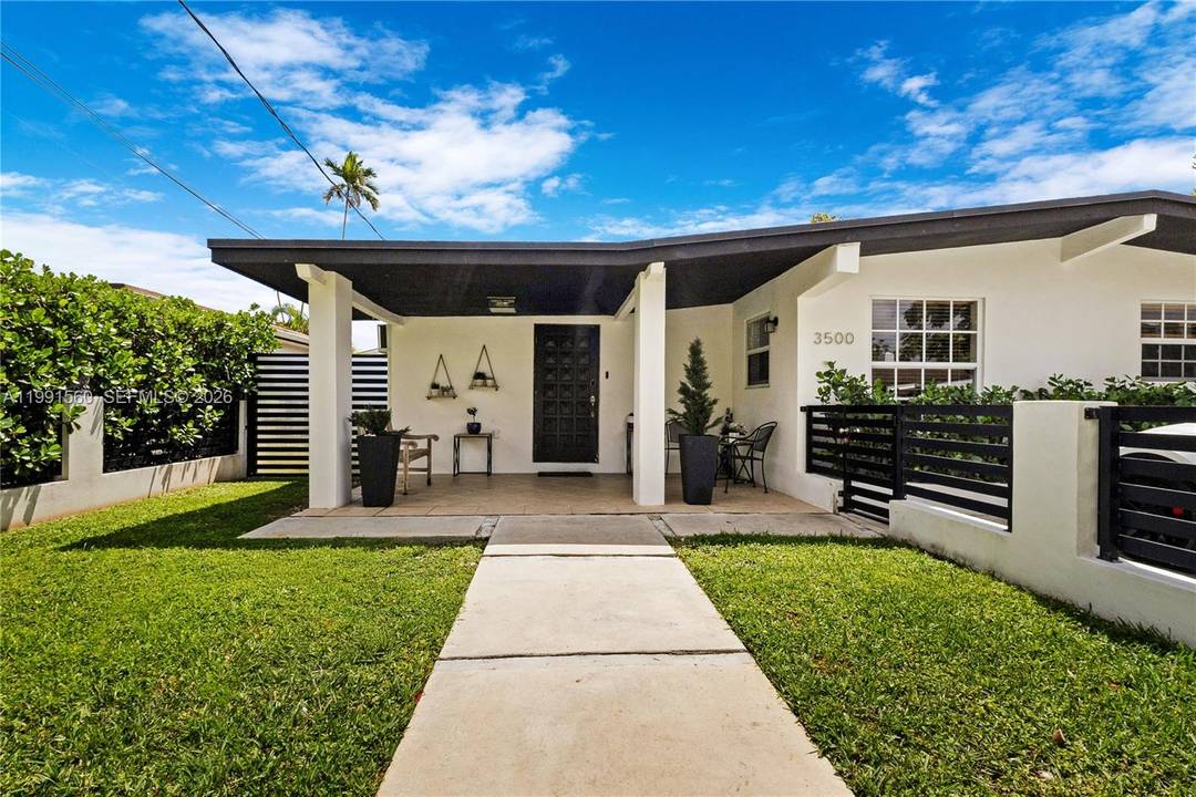 WELCOME to the Eugenia Groves Park neighborhood located less than two blocks from Coral Gables.