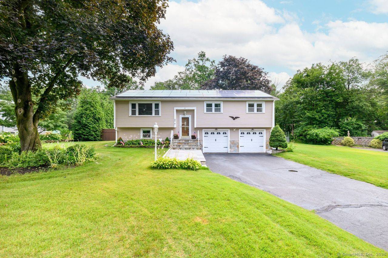 HIGHEST AND BEST OFFERS DUE BY MONDAY JULY 28th at 5 00pm This spacious 3 bedroom, 2 full bath home truly has everything you need !
