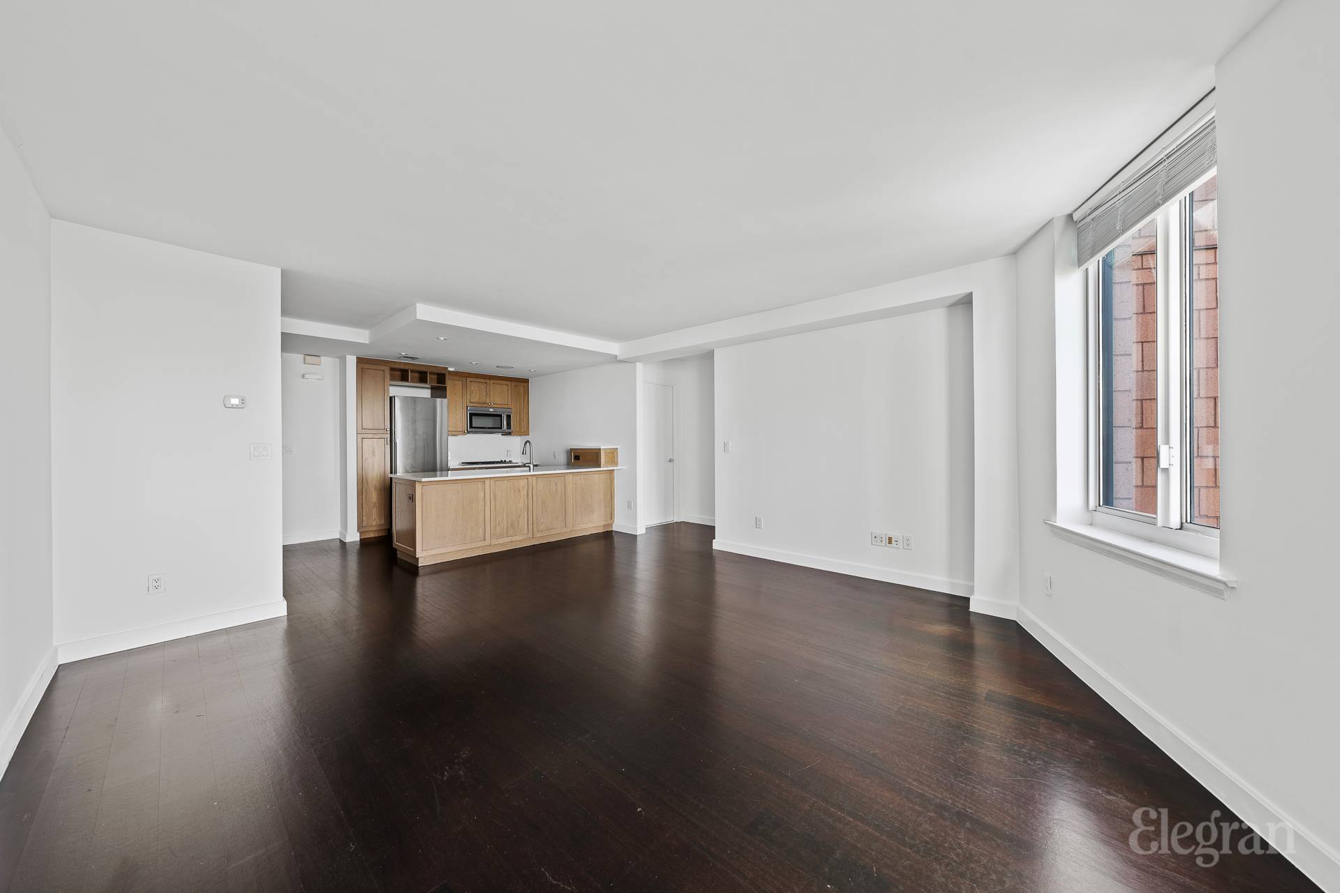 Welcome to Penthouse 2S at 333 Rector Place, a rare and exquisitely designed one bedroom residence in the heart of Battery Park City.