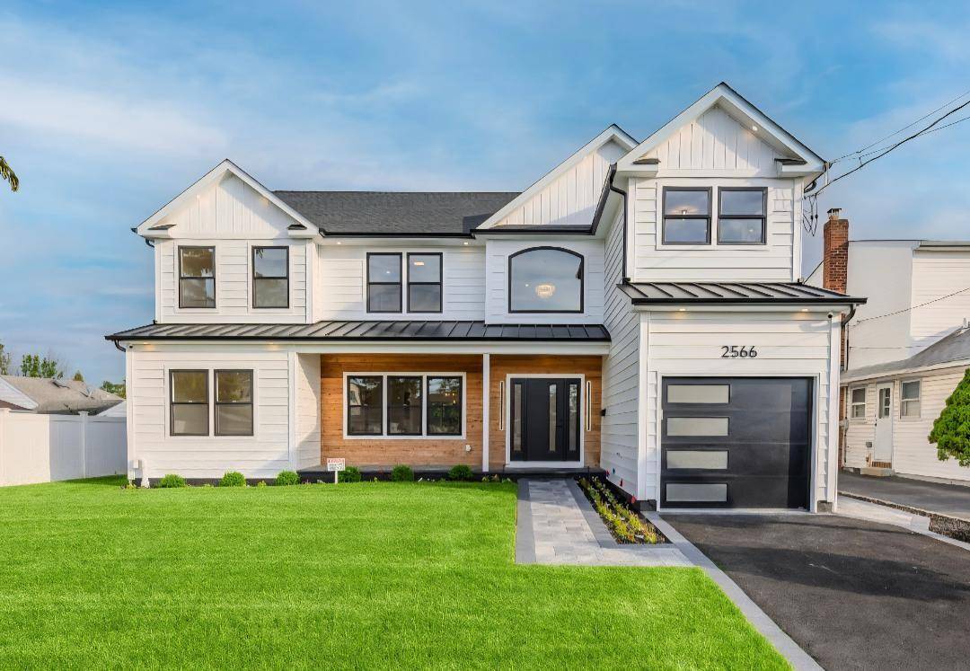 ONE OF A KIND ! ! ! CUSTOM, CUSTOM, CUSTOM DREAM HOME boasts 6 BEDROOMS, 4 FULL Baths, HUGE CHEF'S EIK with DOUBLE OVENS, GAS COOKING, GORGEOUS MARBLE BACKSPLASH, LIGHTED ...