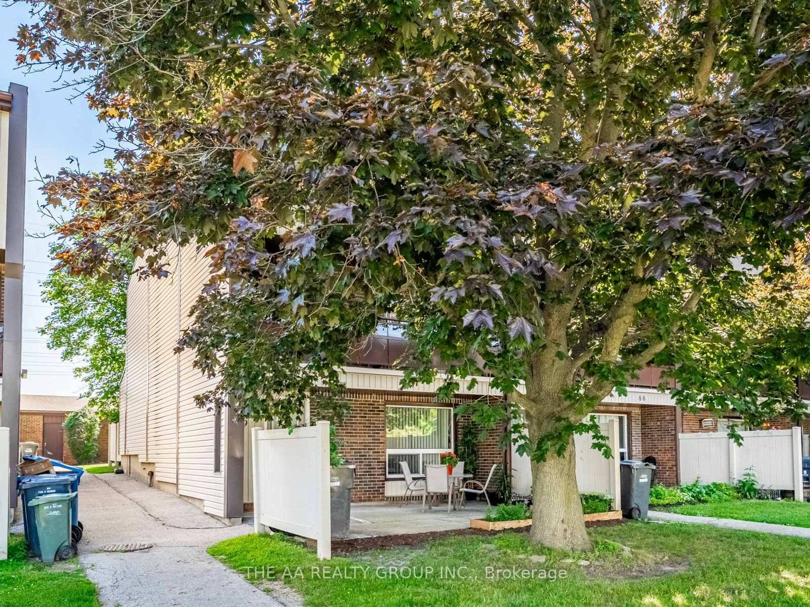 Welcome to a charming, two storey condo townhouse nestled in the friendly Riverside Park neighbourhood of Guelph.