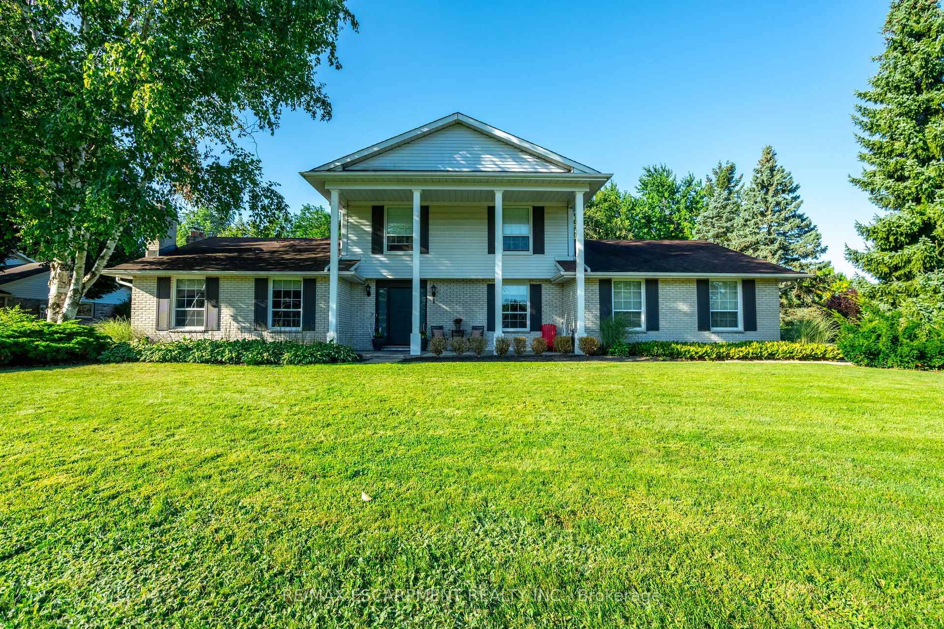 Exceptional Opportunity in the Highly Sought After Flamborough Hills Community !