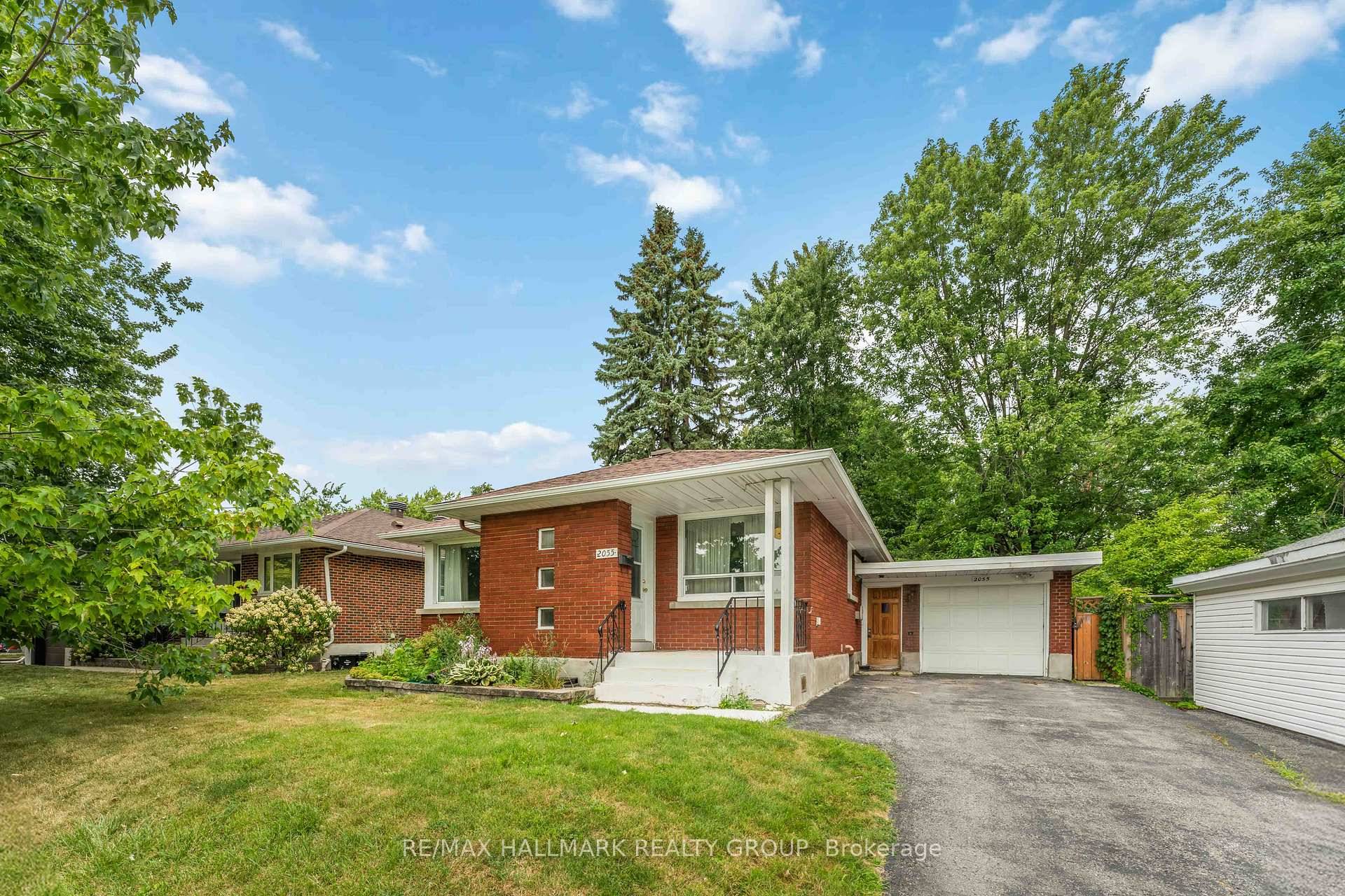 Carlingwood is calling ! This solid detached brick bungalow with garage is a rare opportunity to own in one of Ottawa's most desirable neighbourhoods !