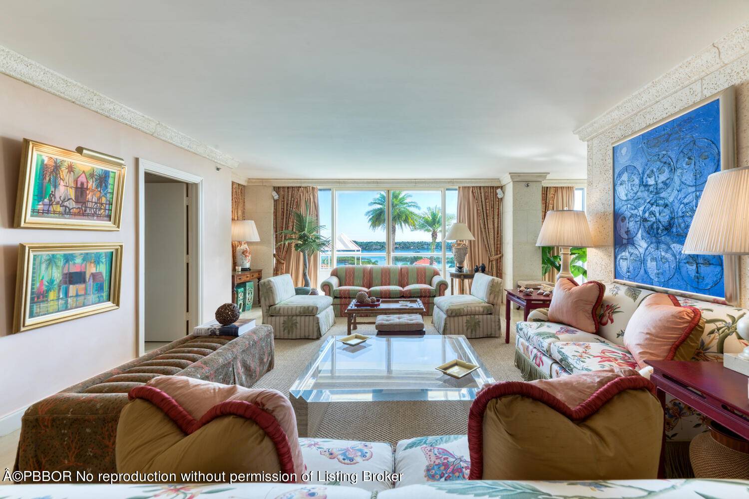 Beautiful double unit ; well maintained.