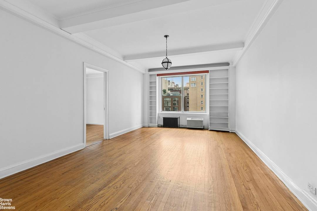 A separate large foyer leads you to a spacious, open layout with abundant closets located in the finest Pre War Co op in Gramercy.