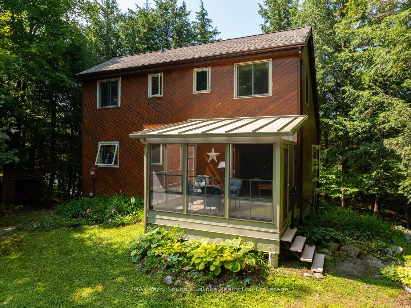 Fully furnished open concept western exposure 4 season cottage on 1.
