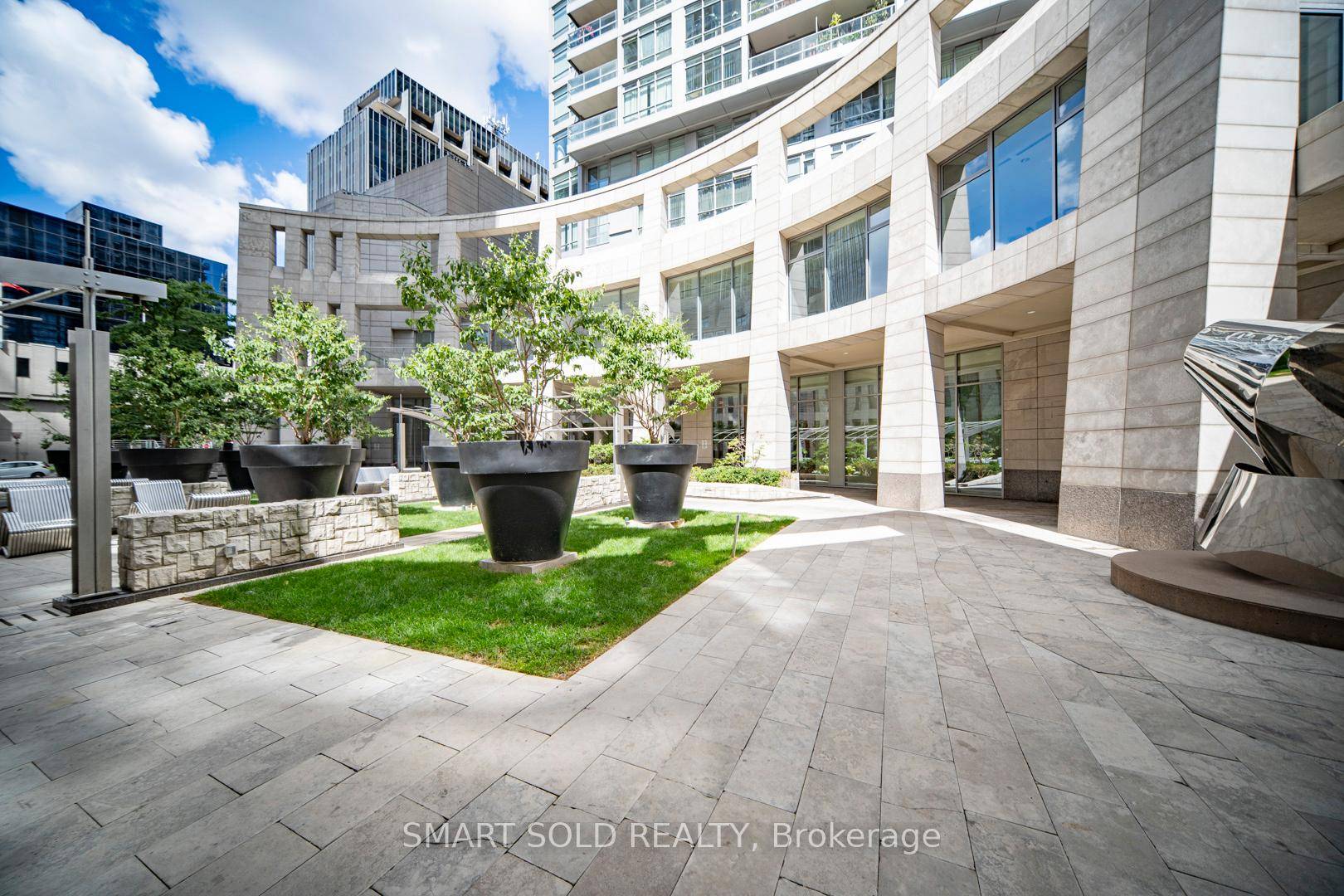Welcome to this Luxurious Minto built bright condo located at Yonge amp ; Eglinton.