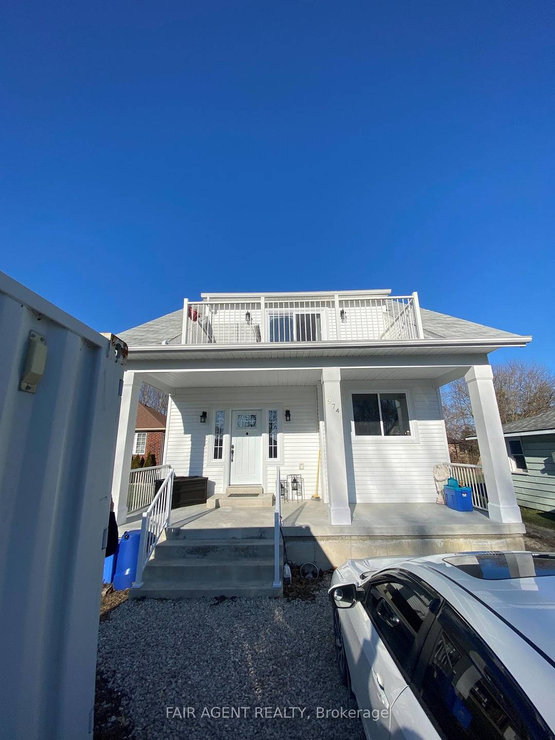 This well maintained legal duplex offers a solid investment opportunity just 15 minutes from Essex.