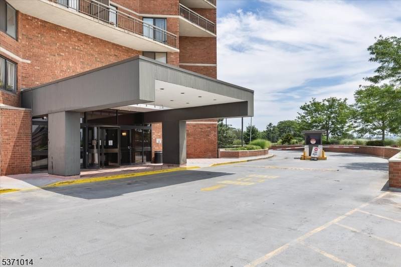 Welcome to this spacious 3 bedroom, 2.