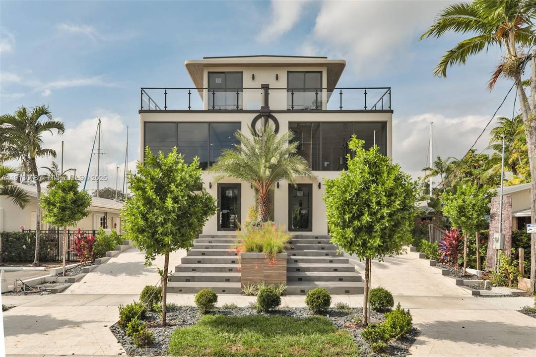 Welcome to the exquisite waterfront new construction duplex located next to the vibrant Las Olas Blvd.