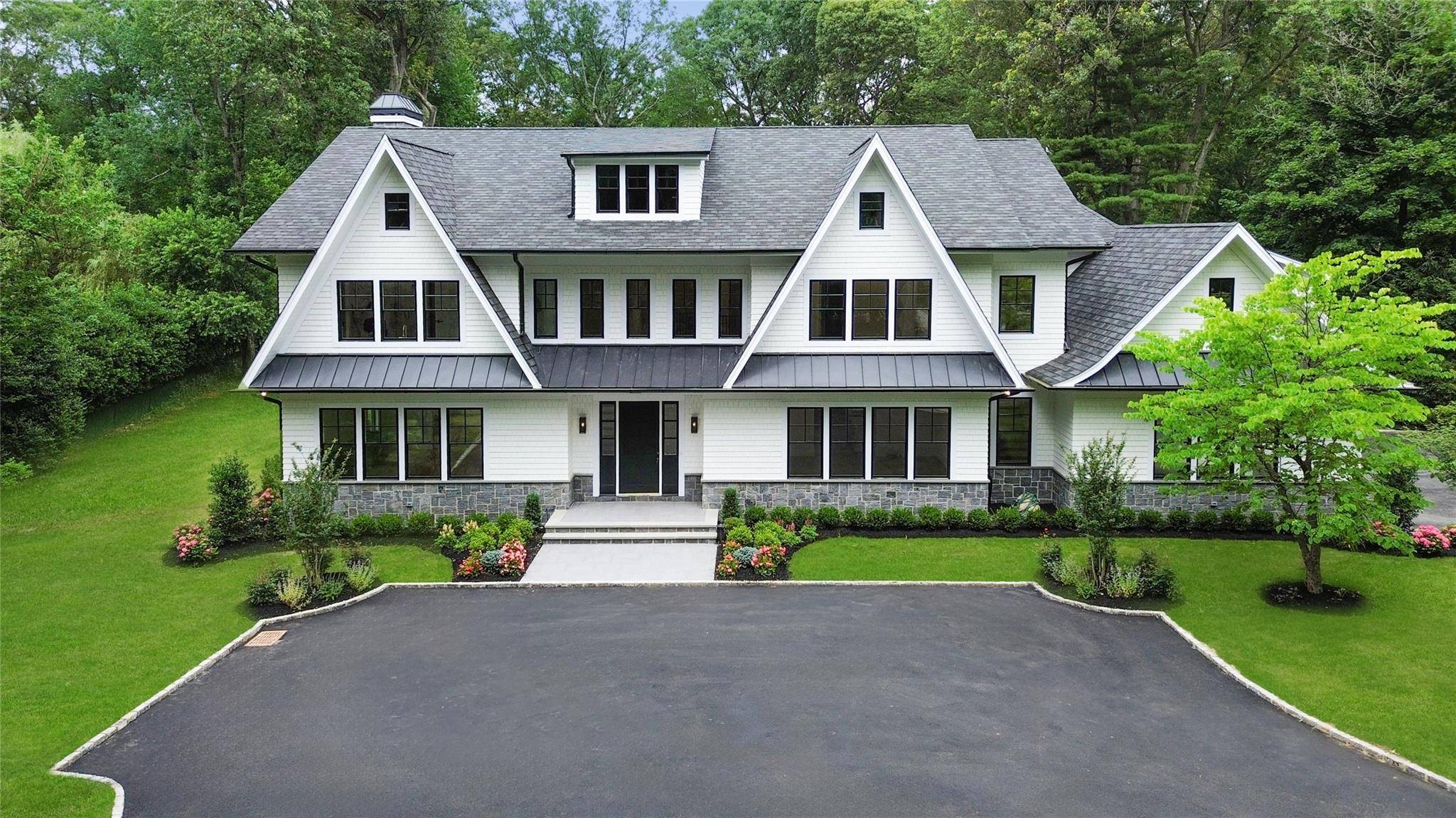 Brookville New Construction 63 Fruitledge Road offers an unparalleled lifestyle of luxury on Long Island's Gold Coast.