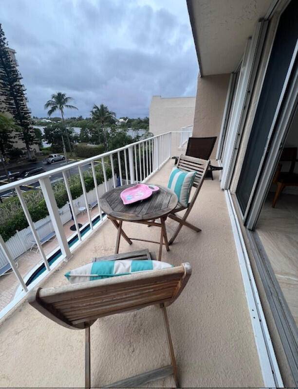 Palm Beach Penthouse with Intracoastal Views near Mar a Lago and Nobu !