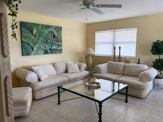 What are you waiting to move in one of the most bright apartment of this Resort Community !