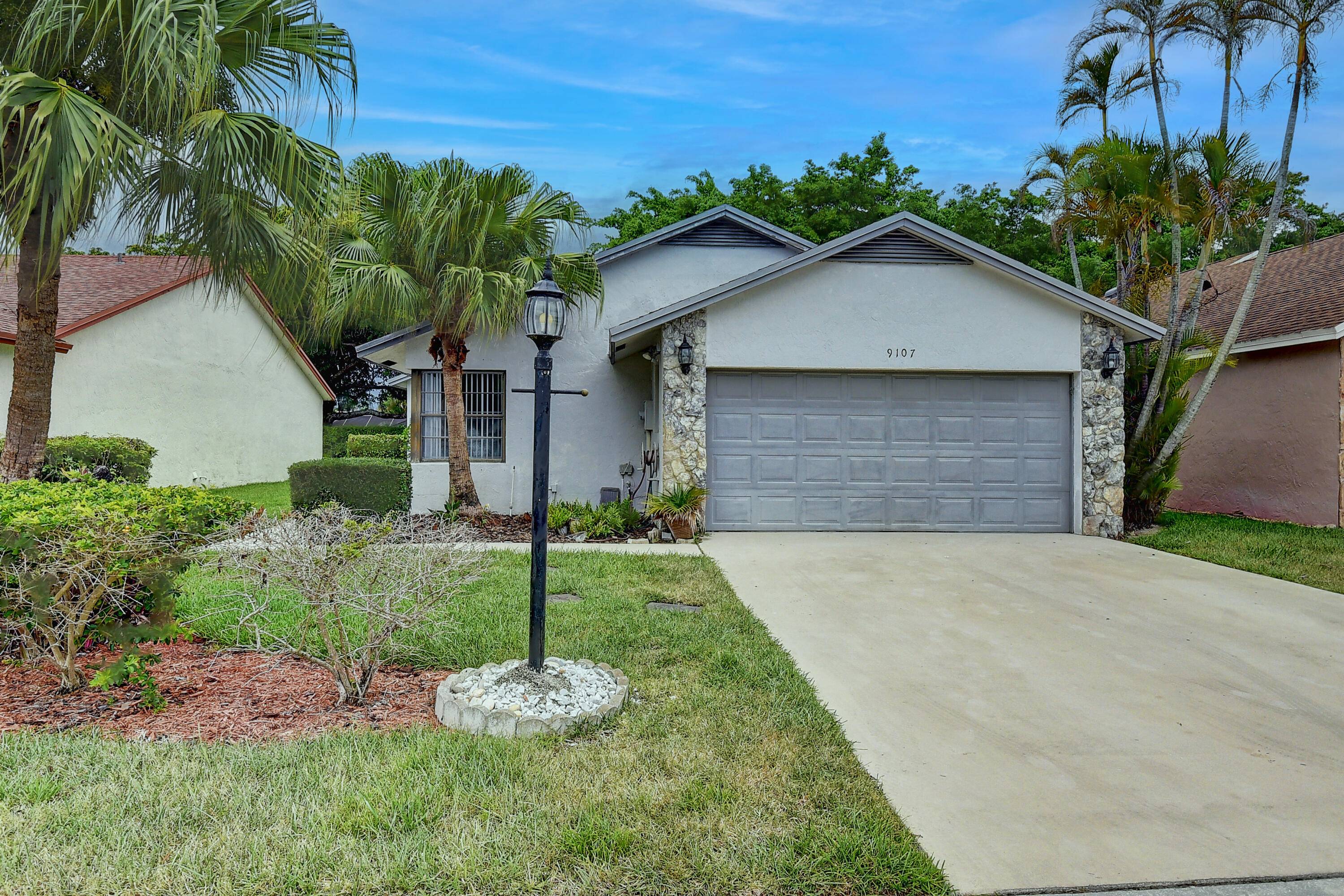BRIGHT and SUNNY home with high ceilings throughout in the Boca Fontana neighborhood.