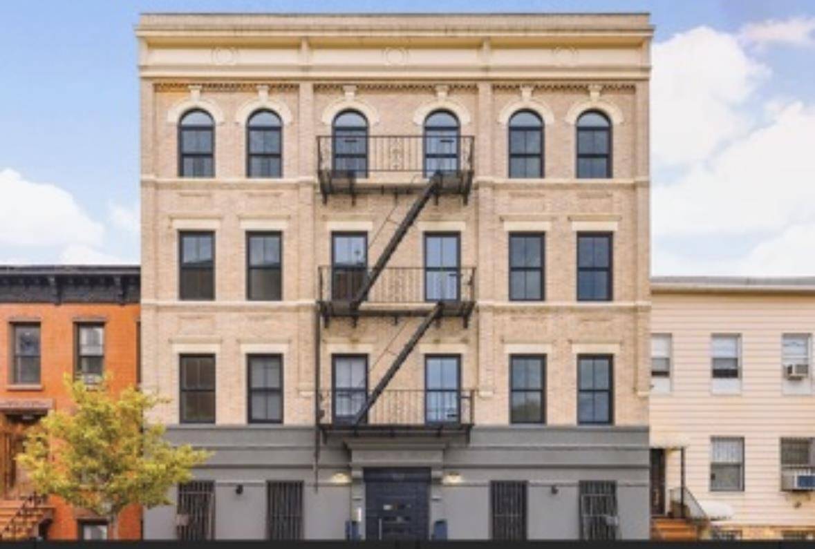 Stuyvesant Heights, Brooklyn pre war 3 bedroom, 1 bathroom Condo for rent in excellent condition.