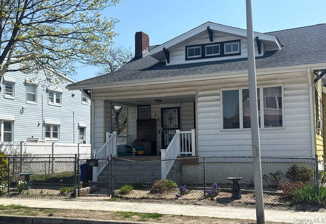 This Ranch Style Home Features 3 Bedrooms, 2 Full Baths, Formal Dining Room, Den amp ; 1 Car Garage.