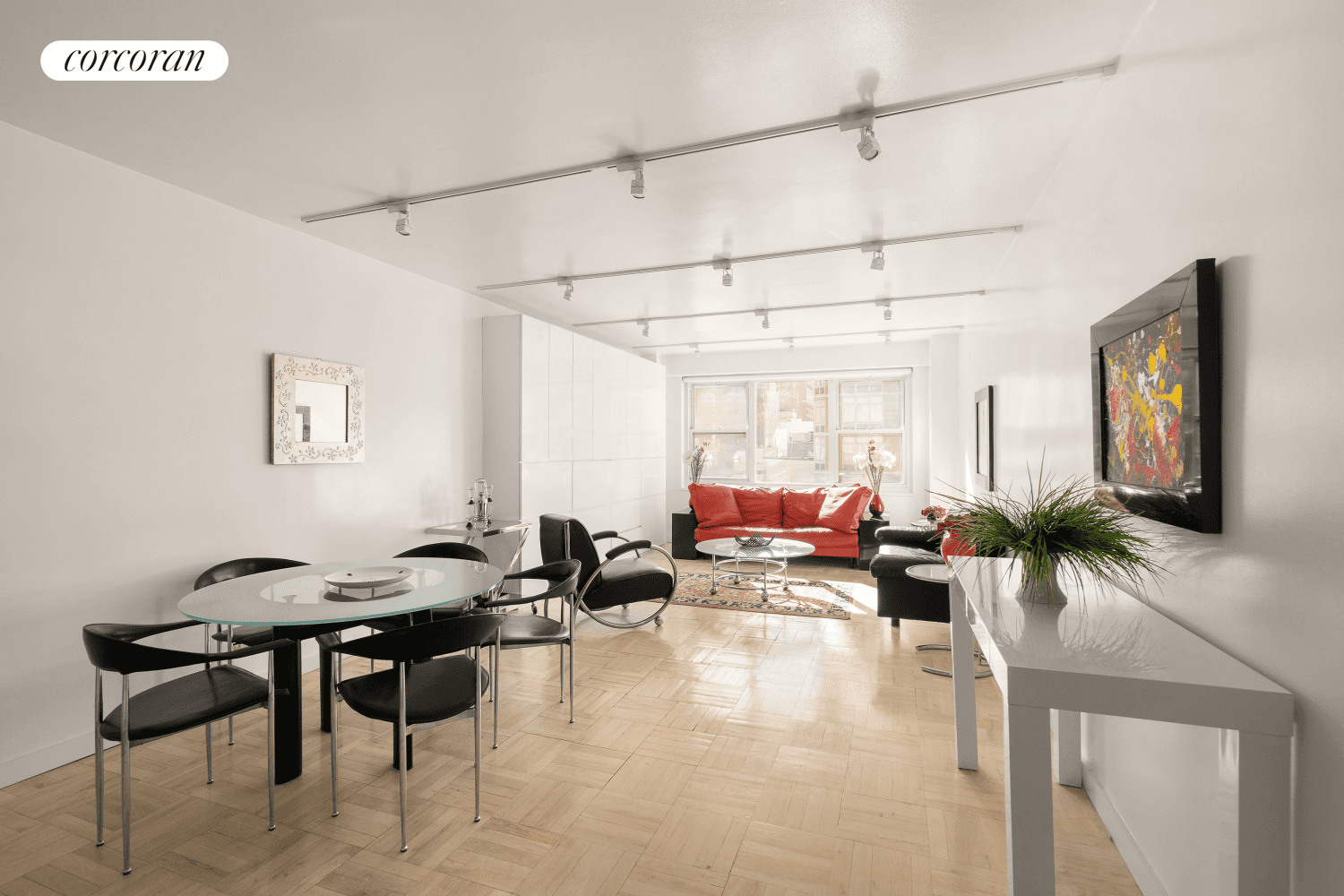 This charming and generously sized one bedroom home is ideally situated on the fifth floor of a Upper Eastside Building with exceptional service and 24 hour doorman.