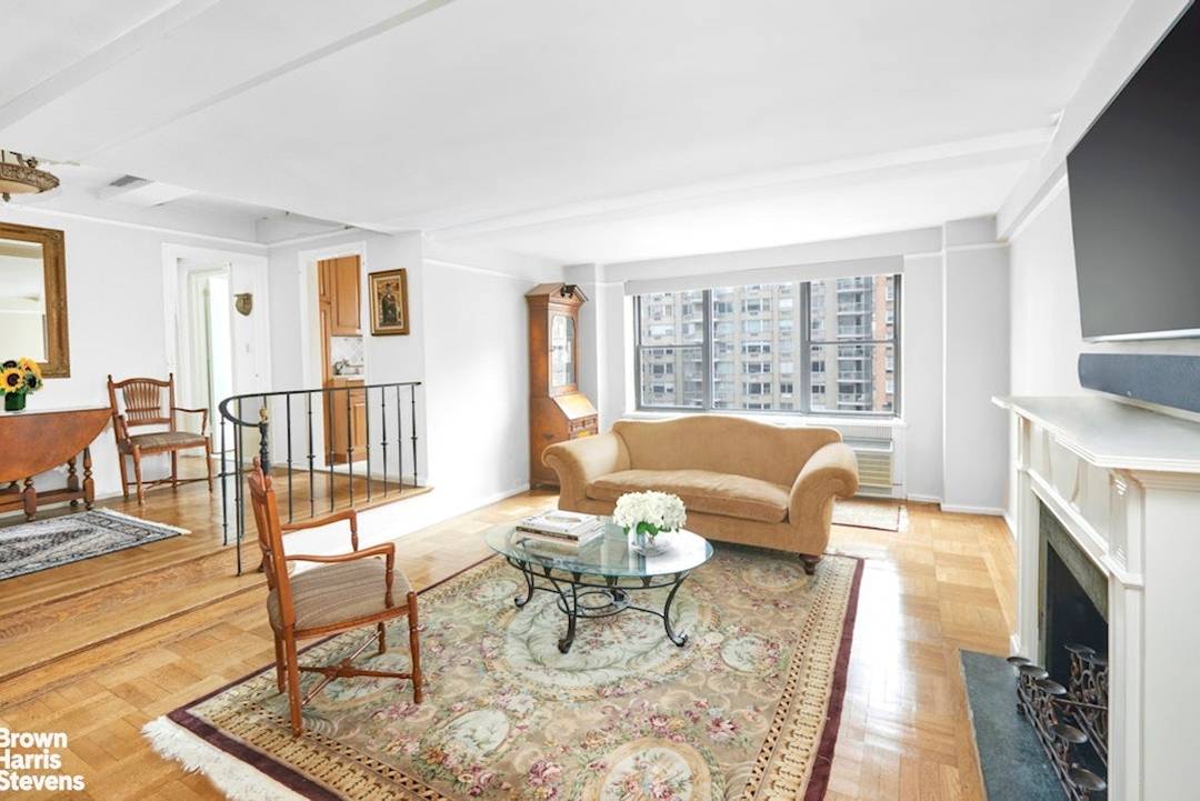 PROPERTY OVERVIEW Sunny, spacious, and move in ready, Apartment 8D at 235 East 73rd Street is a bright and beautifully proportioned extra large one bedroom residence in one of the ...