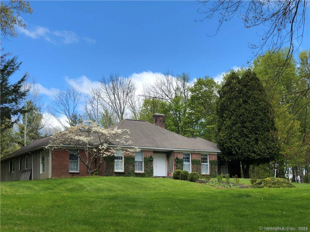 Fabulous Summer Rental minutes to the center of Sharon.