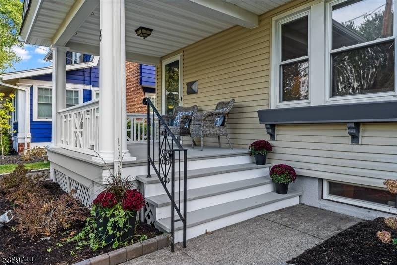 Situated in the heart of the College Hill neighborhood, 6 Yale is just 0.